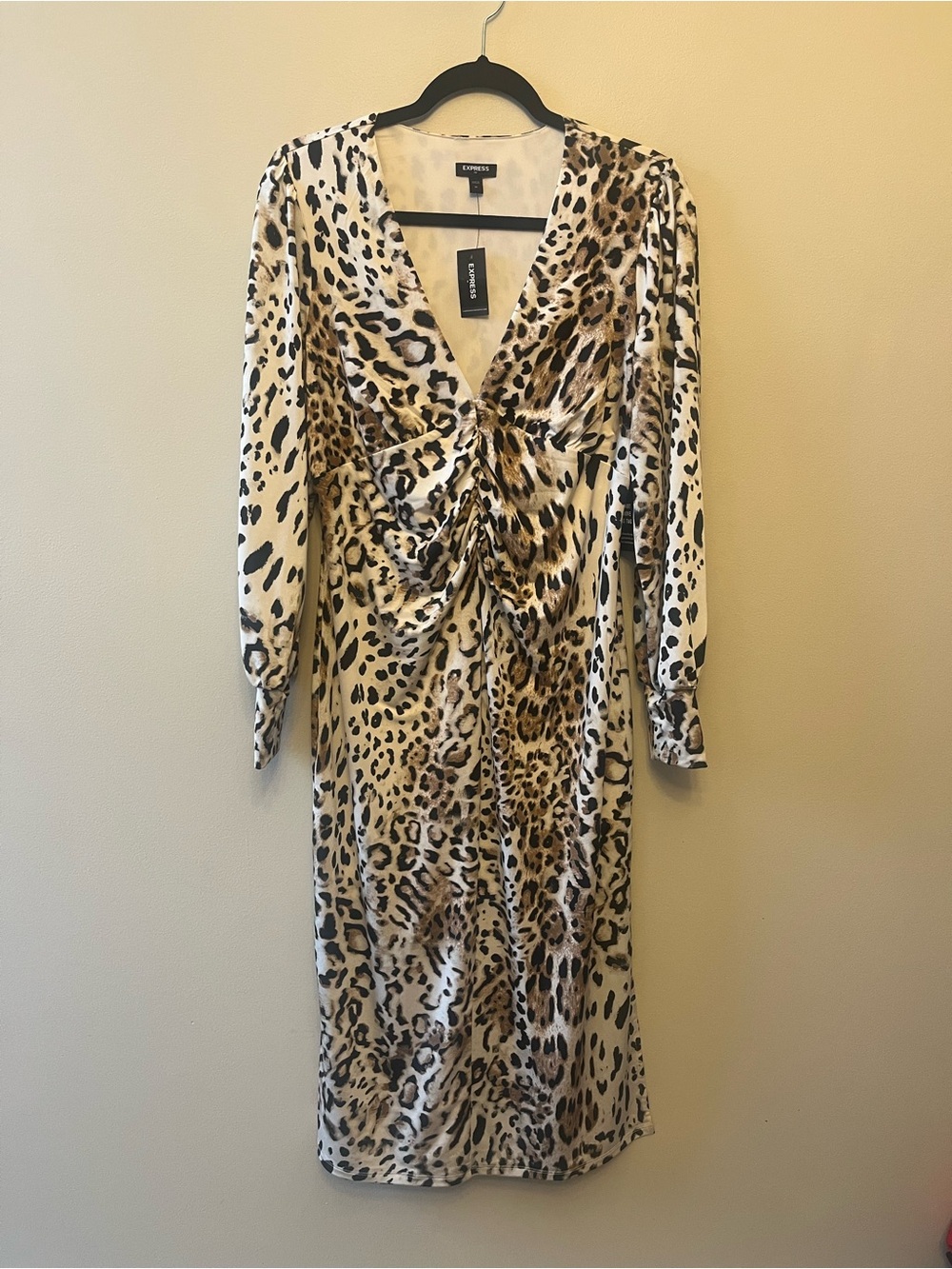NWT Express Leopard Print Ruched V-Neck Midi Dress Women's Size Medium